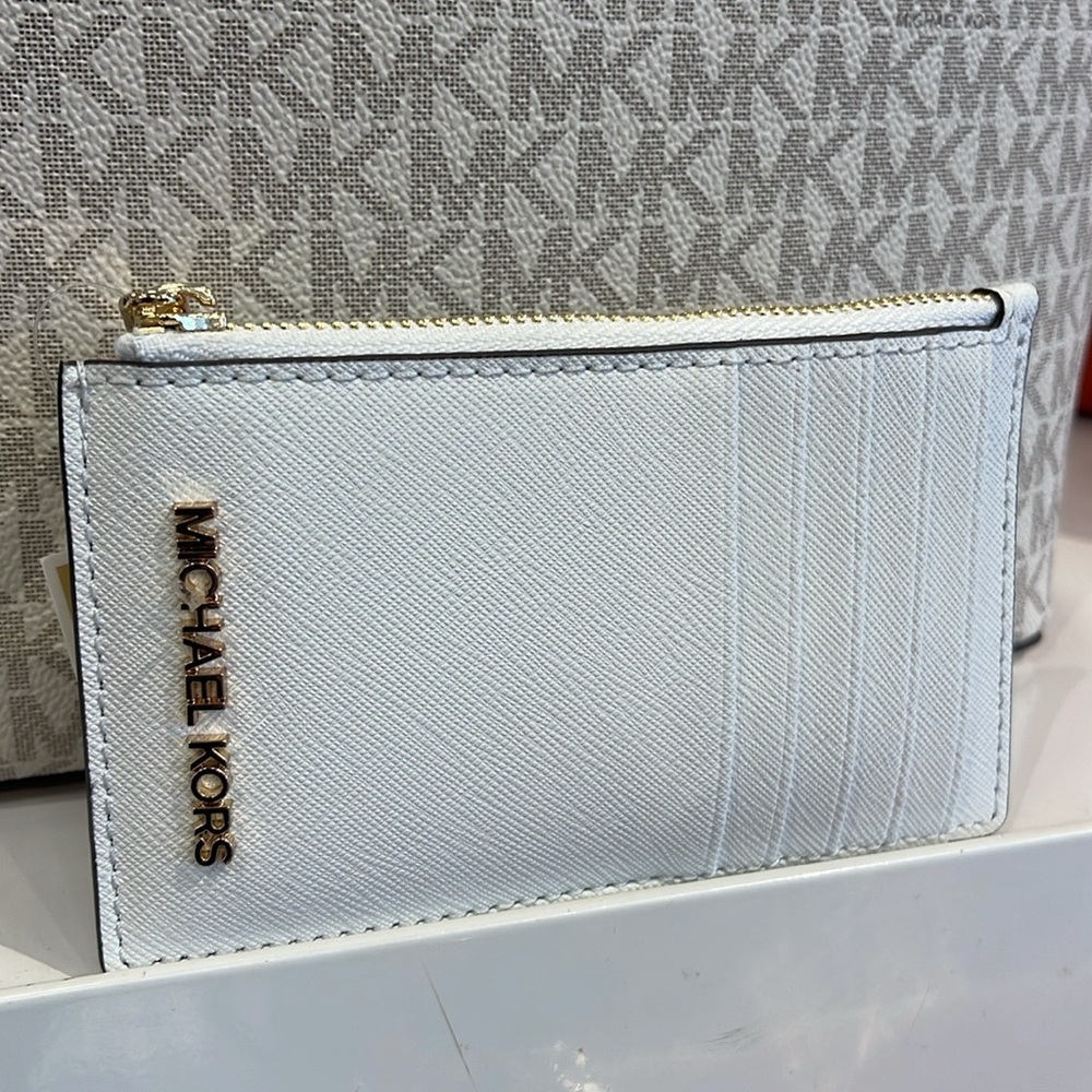 MICHAEL KORS
Jet Set Travel Medium Top Zip Leather Card Case Wallet
Optic White - Picture 3 of 16